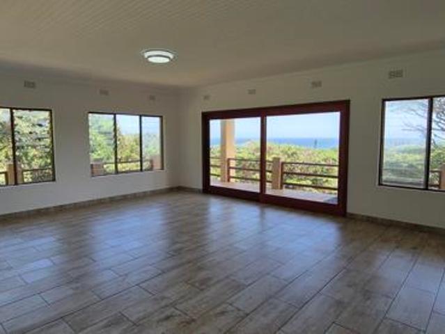 6 Bedroom House in Leisure Bay