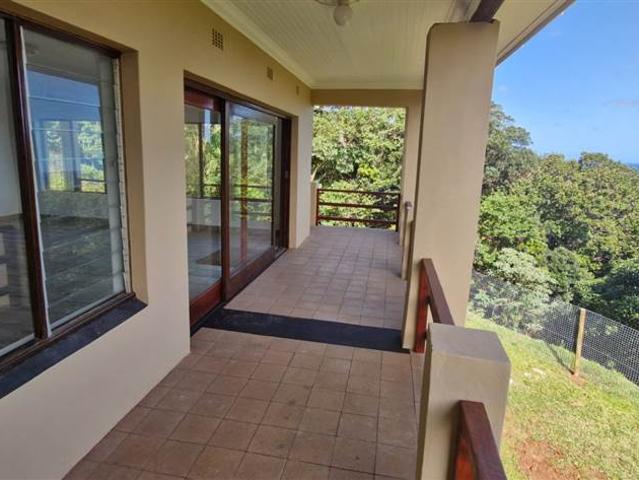 6 Bedroom House in Leisure Bay