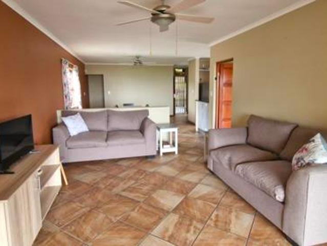 6 Bedroom House in Leisure Bay