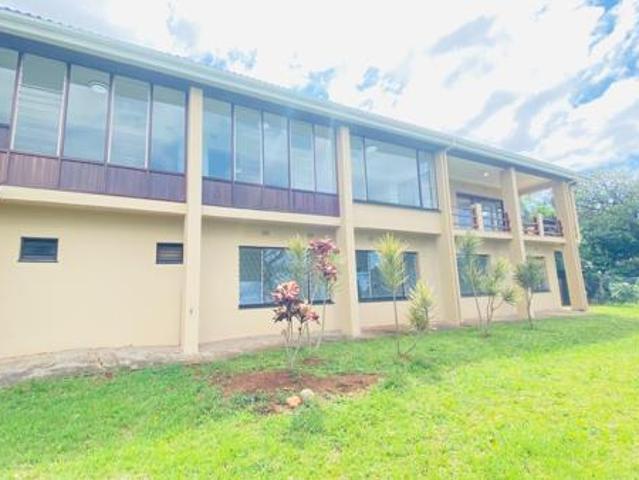 6 Bedroom House in Leisure Bay
