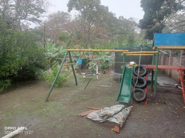 6 Bedroom House in Leisure Bay