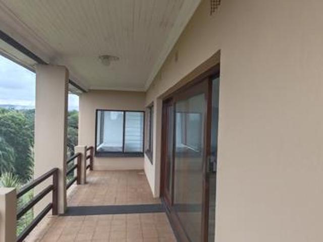 6 Bedroom House in Leisure Bay