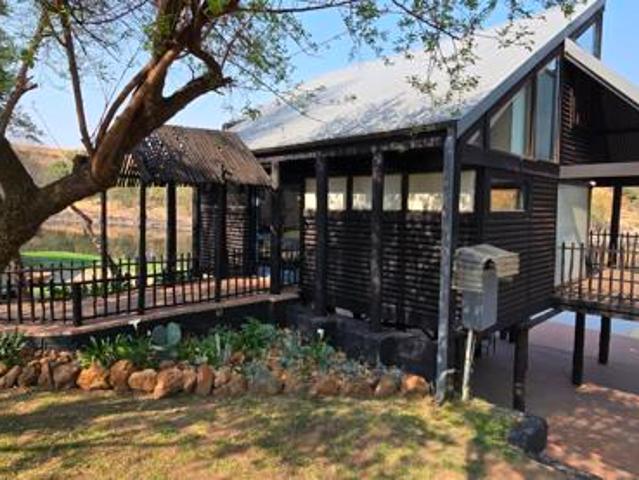 6 Bedroom House in Lindequesdrif
