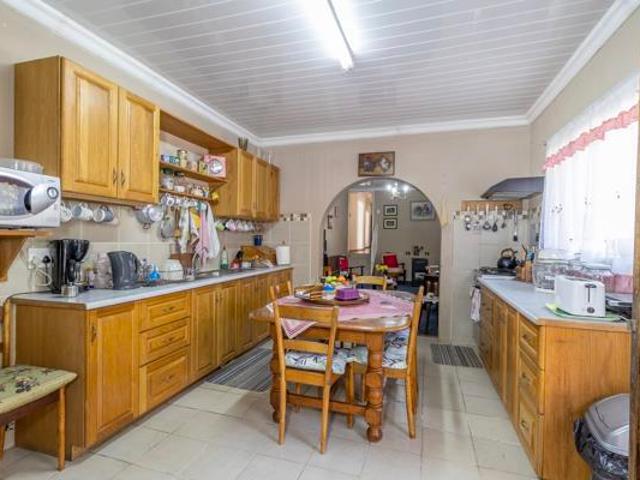 6 Bedroom House in Lyttelton Manor