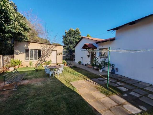 6 Bedroom House in Lyttelton Manor