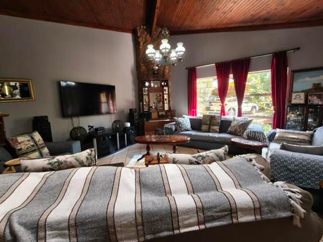 6 Bedroom House in Lyttelton Manor