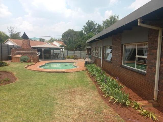6 Bedroom House in Lyttelton Manor