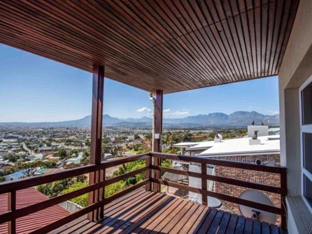 6 Bedroom House in Mountainside