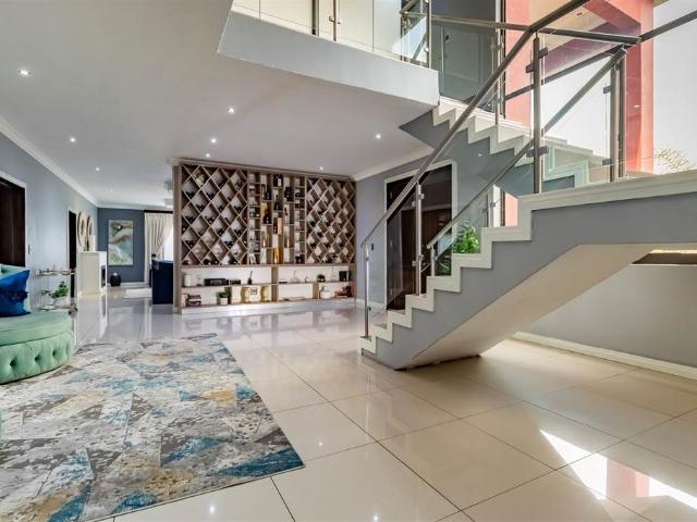 6 Bedroom House in Monavoni
