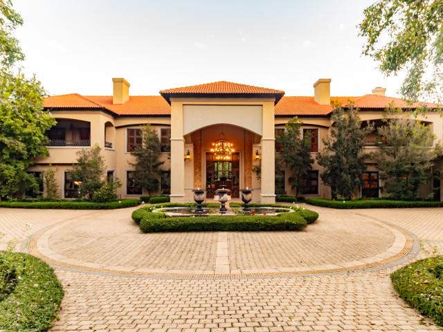 6 Bedroom House in Mooikloof Equestrian Estate