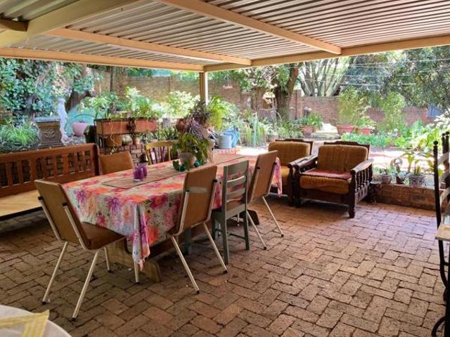 6 Bedroom House in Moreleta Park