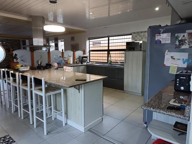 6 Bedroom House in Maitland