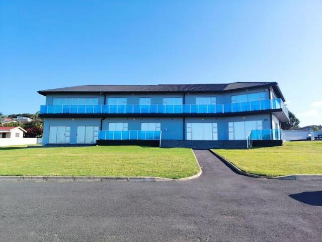 6 Bedroom House in Manaba Beach