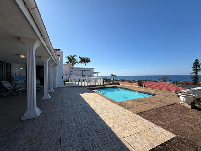 6 Bedroom House in Manaba Beach