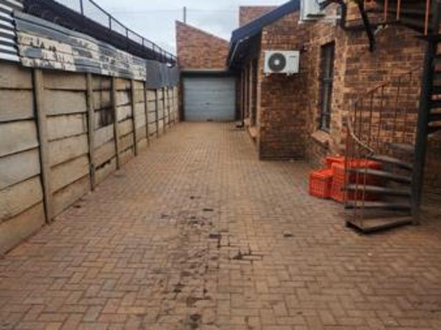 6 Bedroom House in Manzil Park