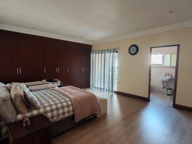 6 Bedroom House in Maroeladal