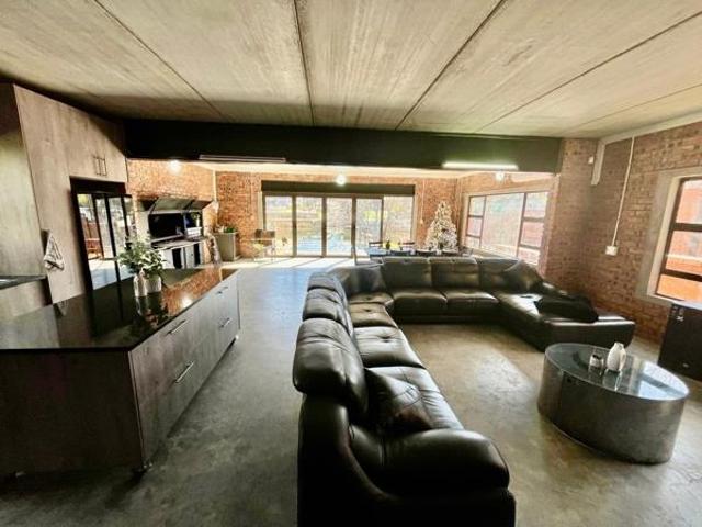 6 Bedroom House in Maselspoort