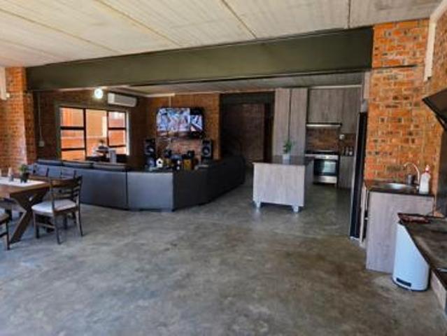 6 Bedroom House in Maselspoort