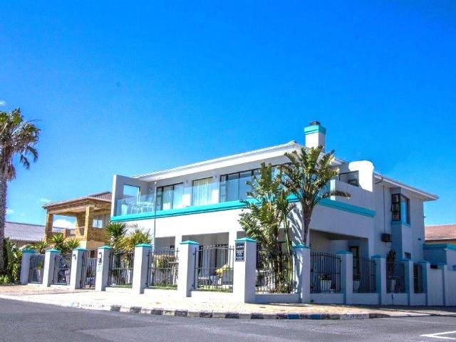 6 Bedroom House in Melkbosstrand