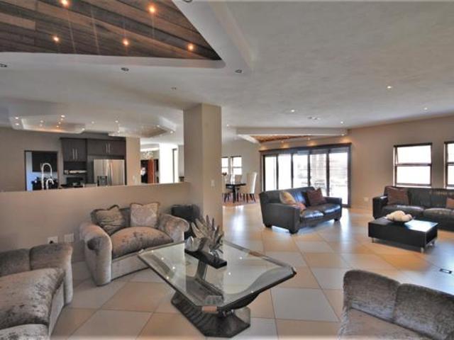 6 Bedroom House in Midstream Estate