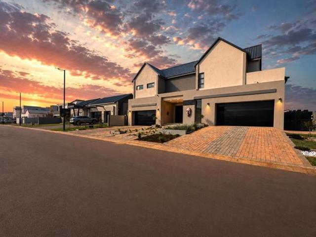 6 Bedroom House in Midstream Heights