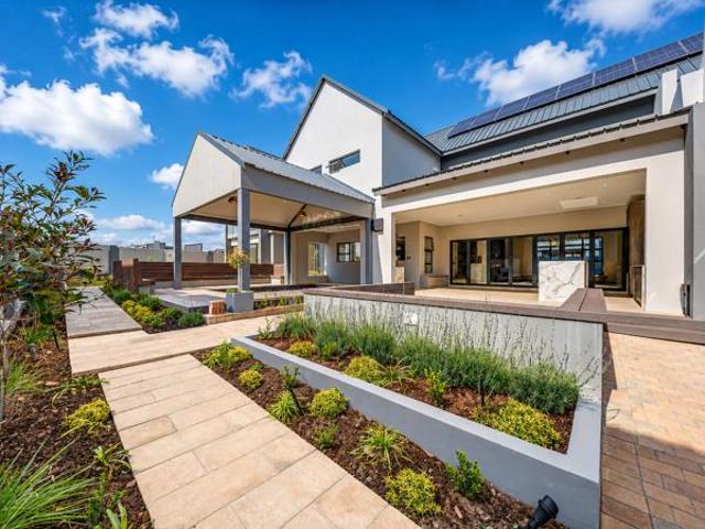 6 Bedroom House in Midstream Heights