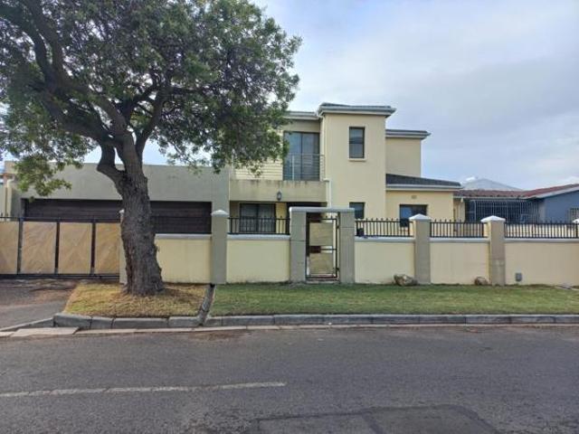 6 Bedroom House in Milnerton Central