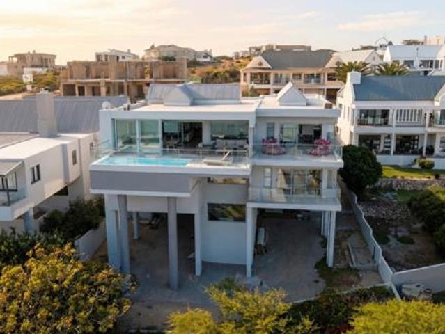 6 Bedroom House in Myburgh Park