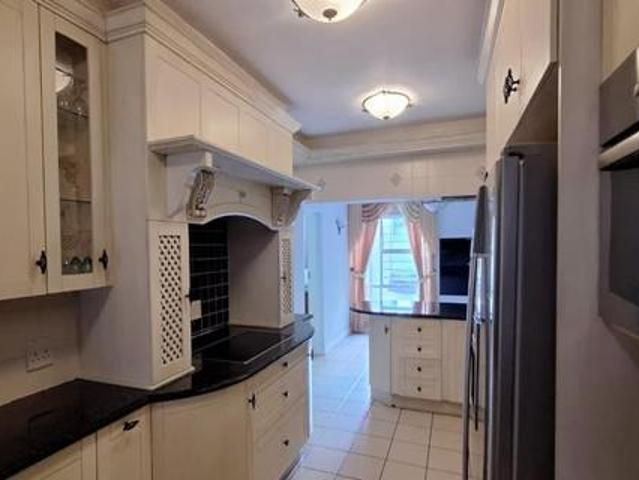 6 Bedroom House in Noordheuwel