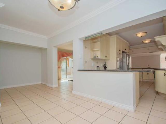 6 Bedroom House in Noordheuwel