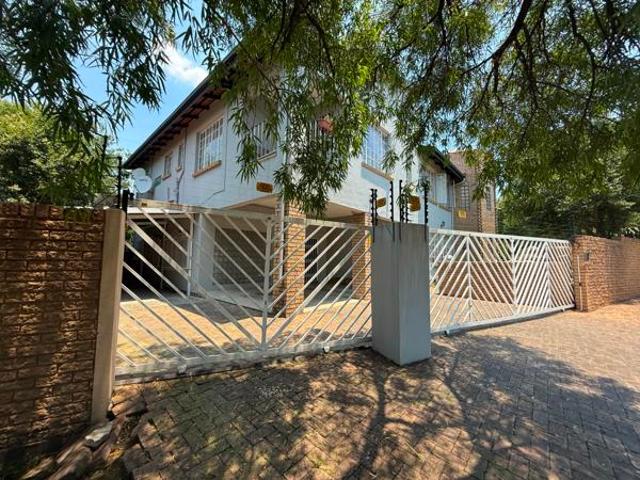 6 Bedroom House in Noordrand