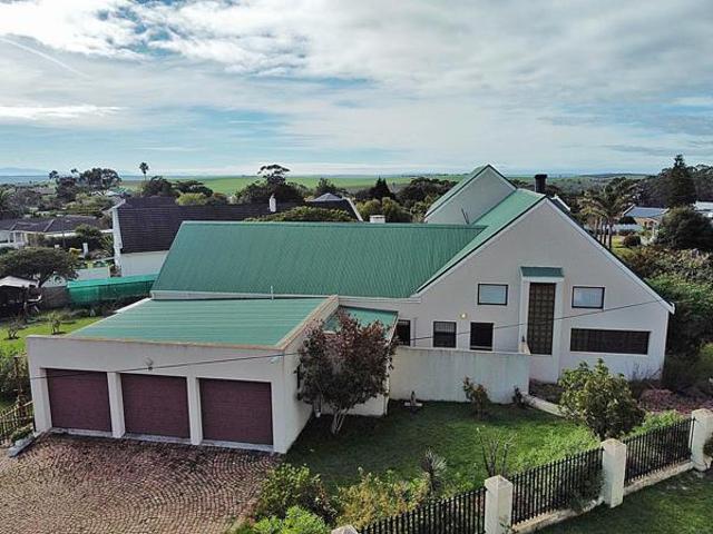 6 Bedroom House in Napier
