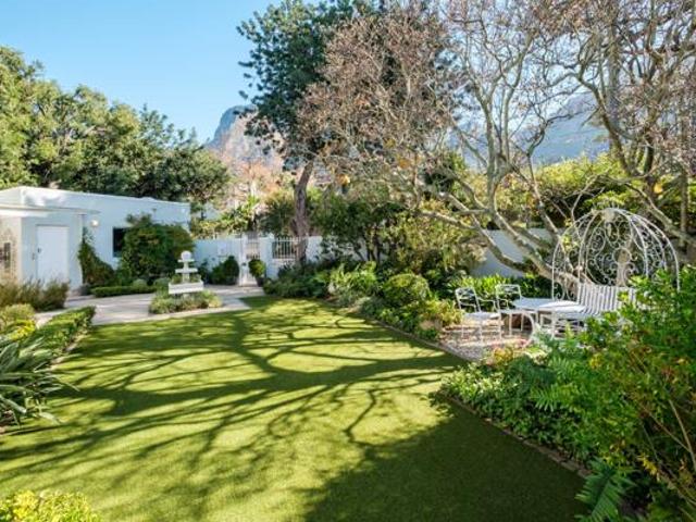 6 Bedroom House in Newlands