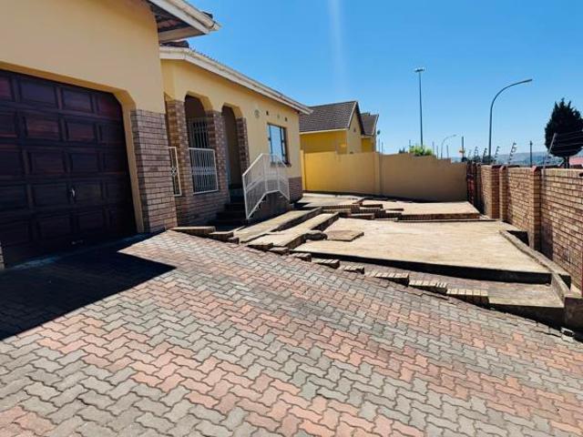 6 Bedroom House in Southernwood