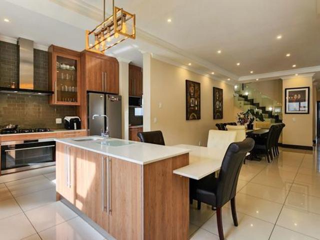 6 Bedroom House in Sagewood