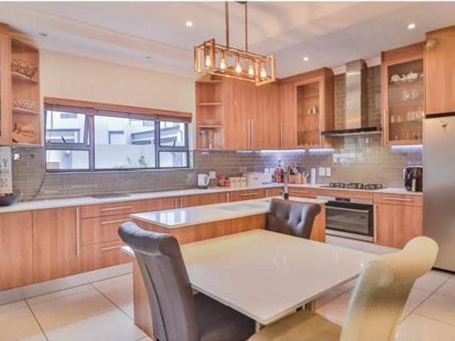 6 Bedroom House in Sandown