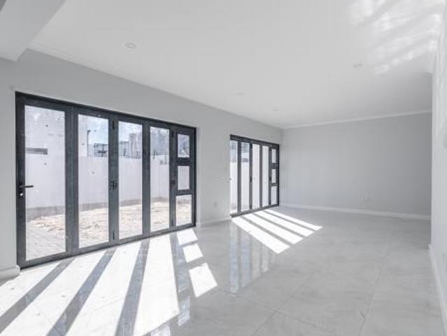 6 Bedroom House in Sandown