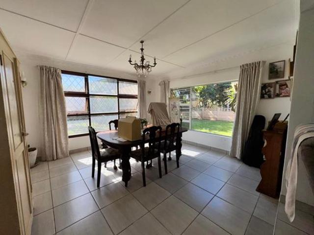 6 Bedroom House in Sea Park