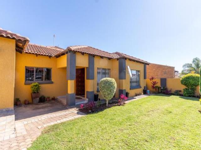 6 Bedroom House in Serala View