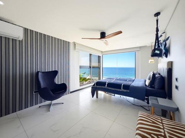 6 Bedroom House in Sheffield Beach