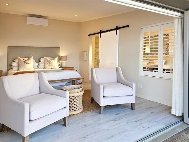 6 Bedroom House in Sheffield Beach