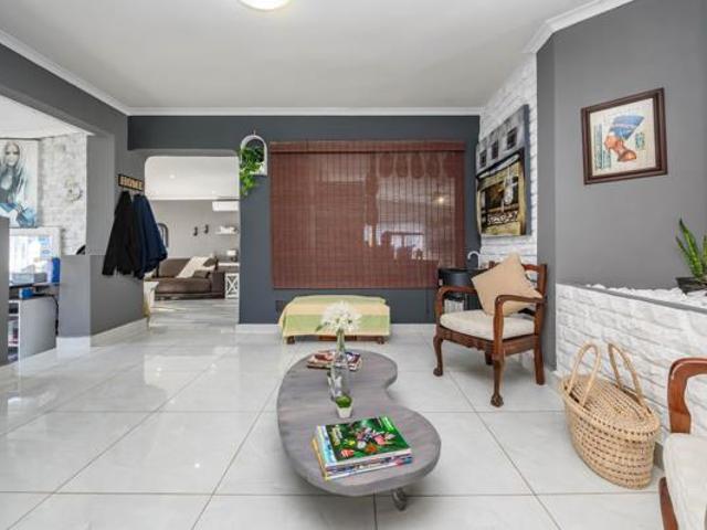 6 Bedroom House in Sherwood and surrounds