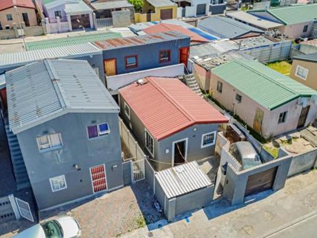 6 Bedroom House in Silwood Heights