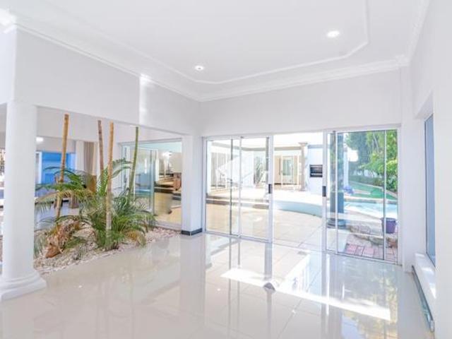 6 Bedroom House in Silver Lakes Golf Estate