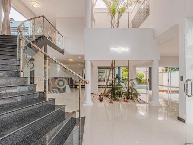 6 Bedroom House in Silver Lakes Golf Estate