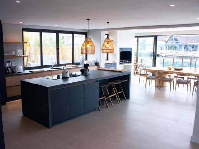 6 Bedroom House in St Francis Bay Village