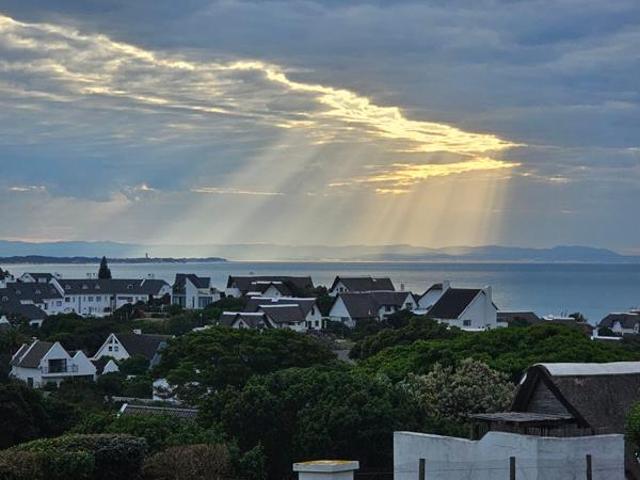 6 Bedroom House in St Francis Bay Village