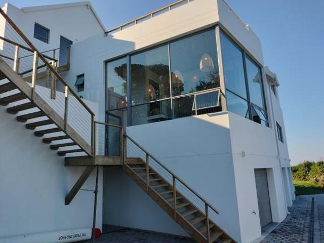 6 Bedroom House in St Francis Bay Village