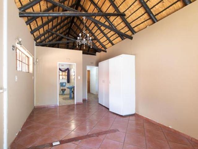 6 Bedroom House in Sterpark