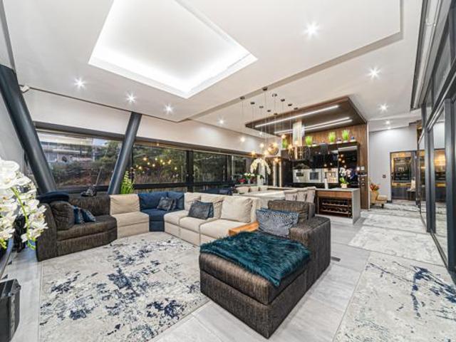 6 Bedroom House in Steyn City